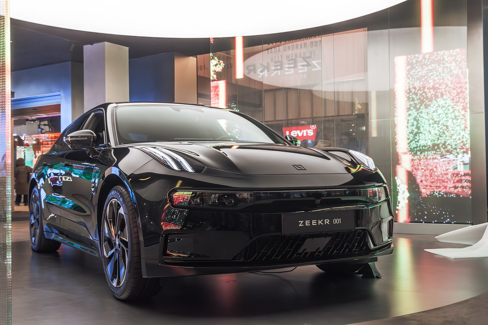 2025 Zeekr 001 140 kWh Extended Range