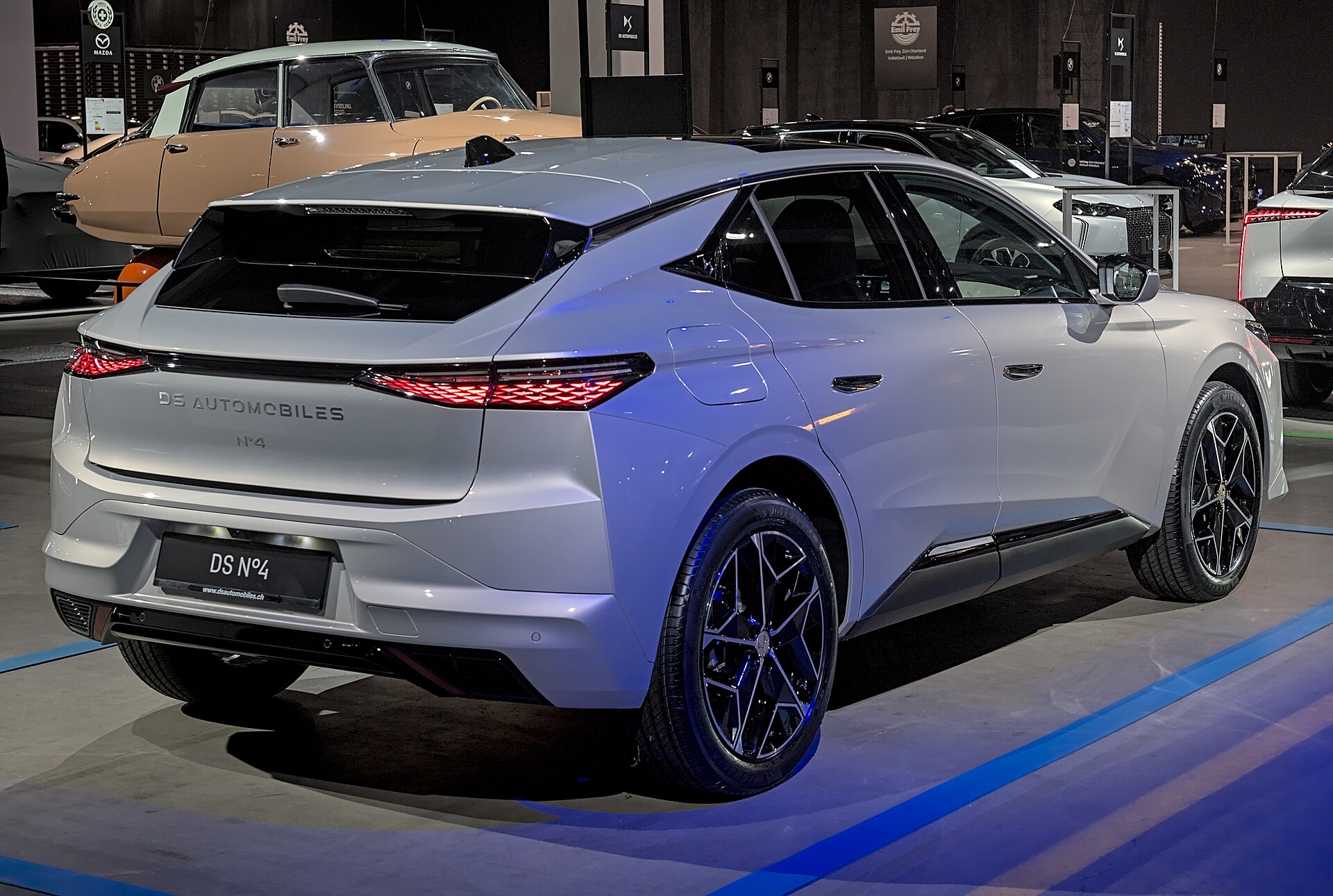 DS Automobiles N°4 E-Tense