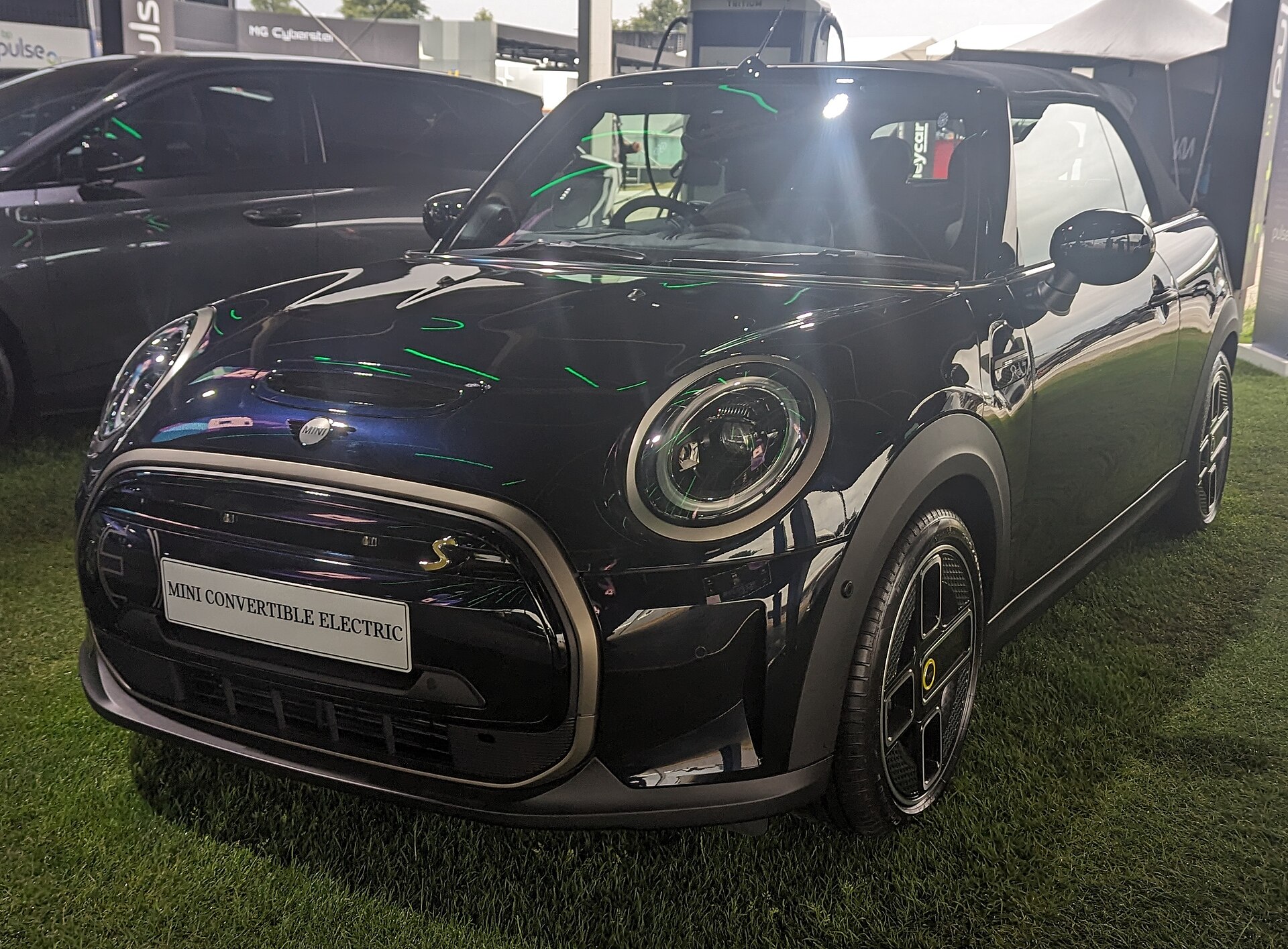 MINI Cooper SE Convertible